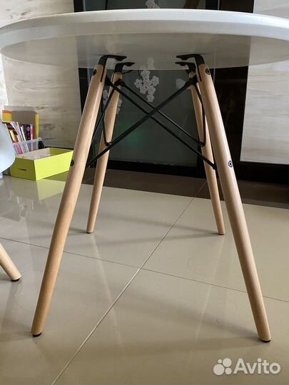 Детский стол и стулья