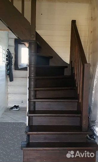 Деревянная лестница на 2 этаж