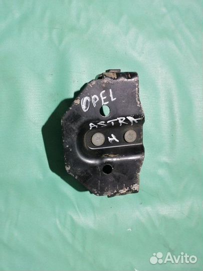 Ответная часть крышки багажника Opel Astra H