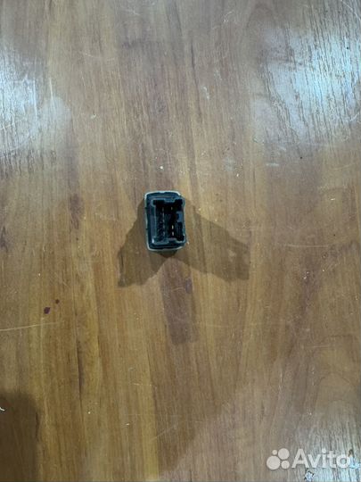 Кнопка аварийки Nissan Wingroad Y11