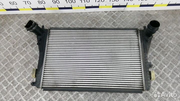 Радиатор интеркулера на Volkswagen Touran