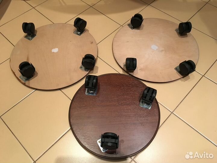 Подставка для кашпо цветов на колесиках(дерево)