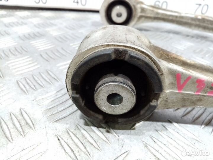 Б/У Рычаг передний верхний левый#007