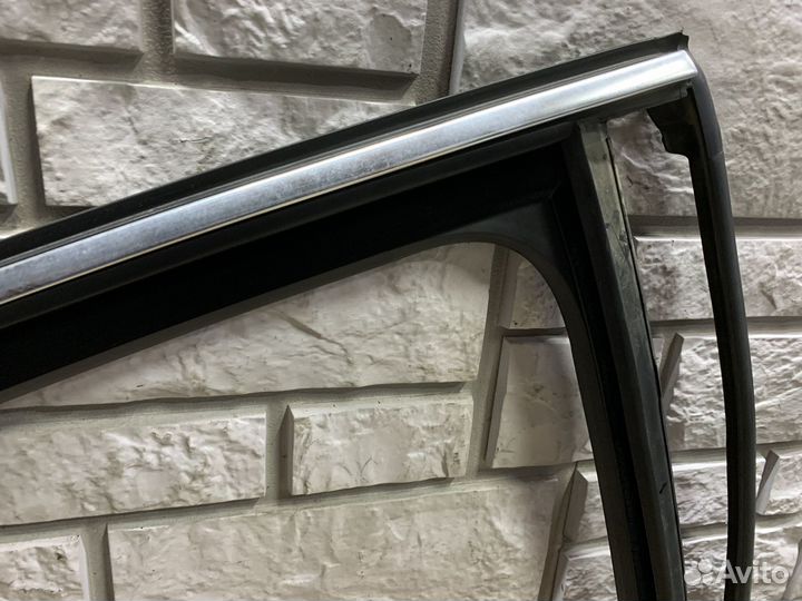 Skoda Superb Стекло двери задней правой