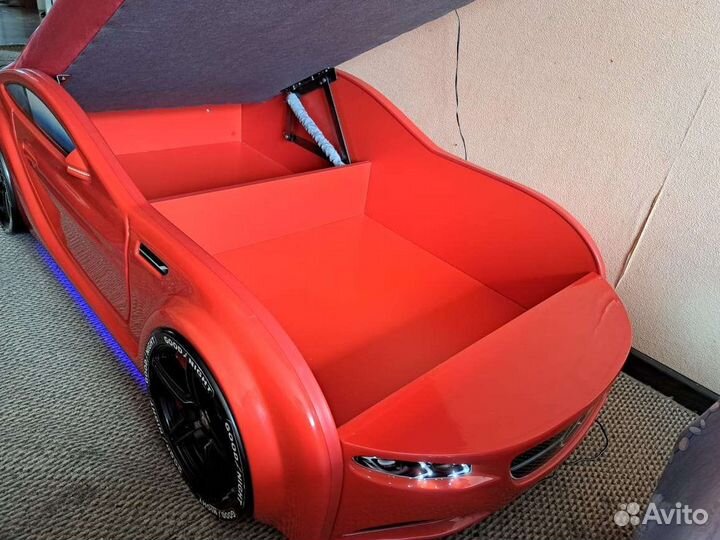 Детская кровать машина