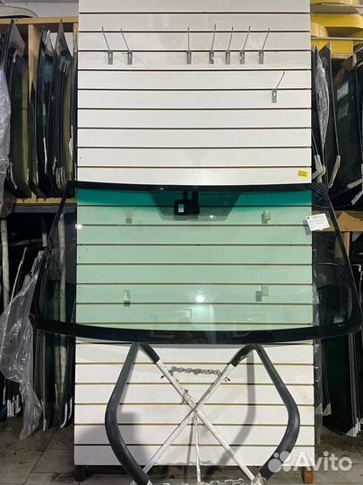 Лобовое стекло Тойота Ленд Крузер / Лексус Лх570