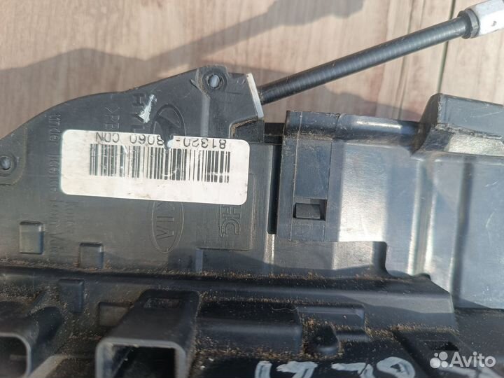 Замок правой двери santa fe 2