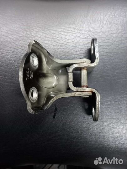 Hyundai grand starex петля двери