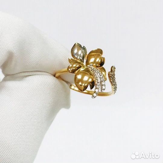 Золотое кольцо с камнем 16р