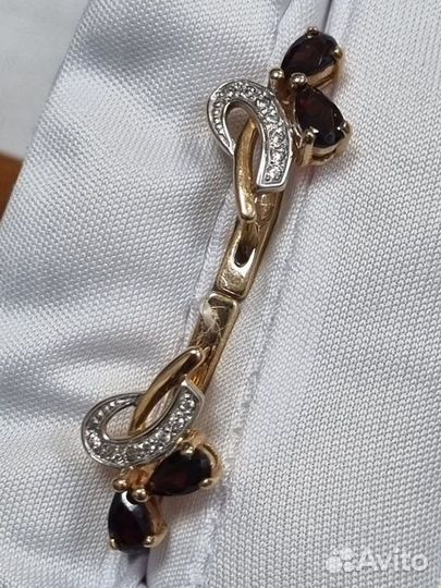 Золотые серьги с камнем