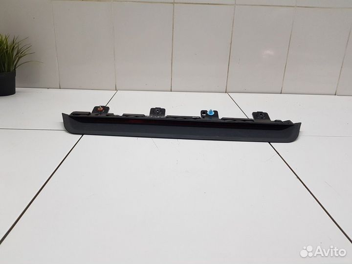 Дополнительный стоп сигнал (Genesis G80 I)