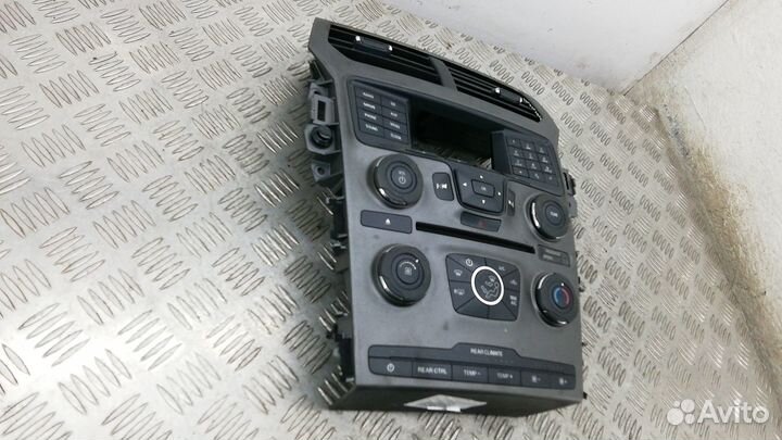 Консоль салона (центральная часть) Ford Explorer 5