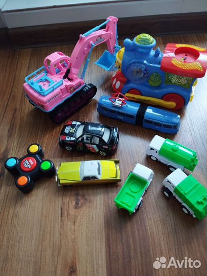 Игрушки коробкой Машинки