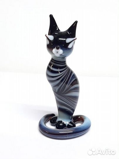 Кошка из стекла