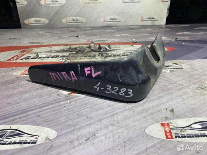 Брызговик лево c Daihatsu Mira L275 KF