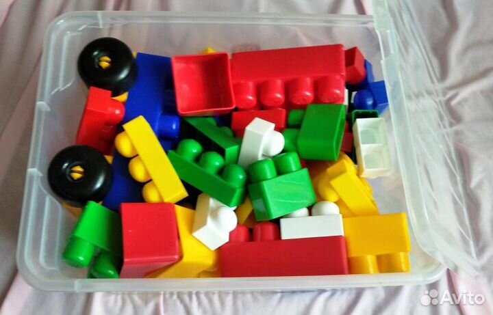 Коробка с конструктором