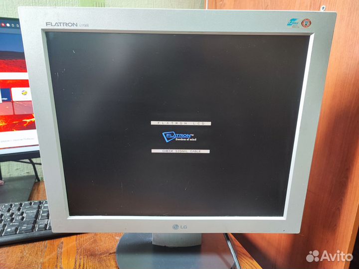 Монитор LG Flatron L1730S 17