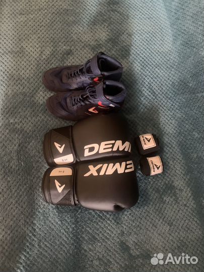 Перчатки босерские,бинты,боксерки