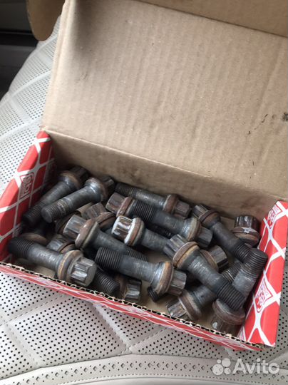 Болты mersedes 222