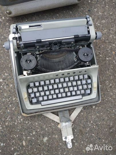 Пишущая (печатная) машинка Consul
