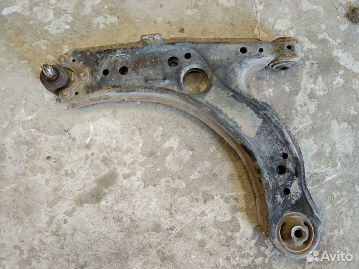 Рычаги передние Фольксваген Джетта 4