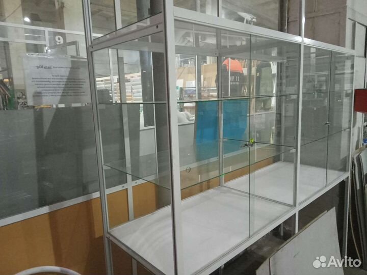 Витрина стеклянная