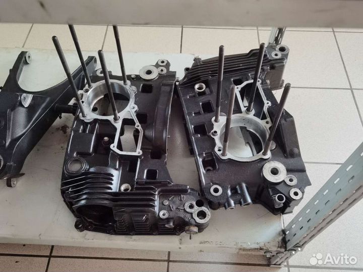 Половины картера на bmw r 1100 gs 97