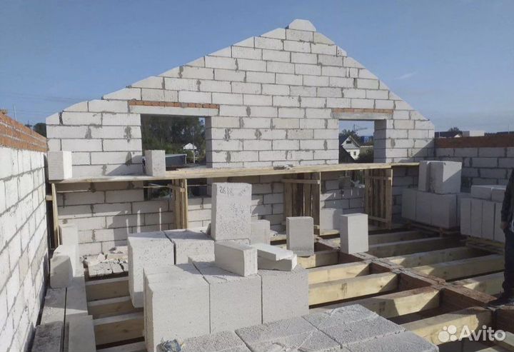 Бригада строителей