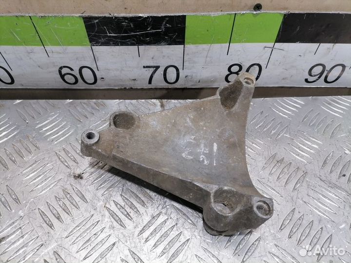 Кронштейн компрессора кондиционера Audi A6 c6 C6