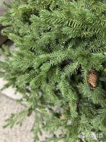 Ель литая с шишками