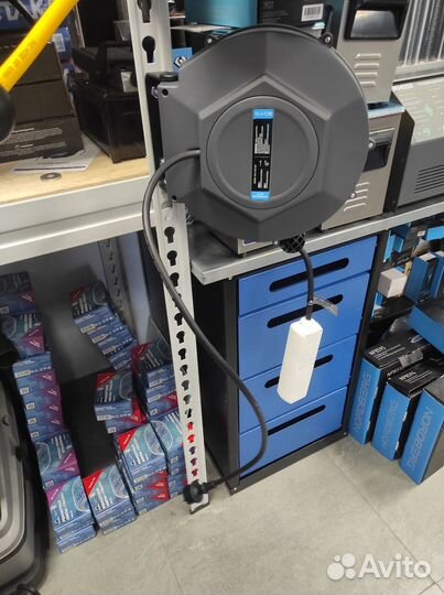 Удлинитель электрический на инерционной катушке