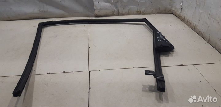 Уплотнитель стекла двери (задний, правый)