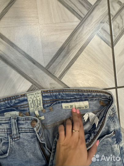 Джинсы с дырками на коленях женские