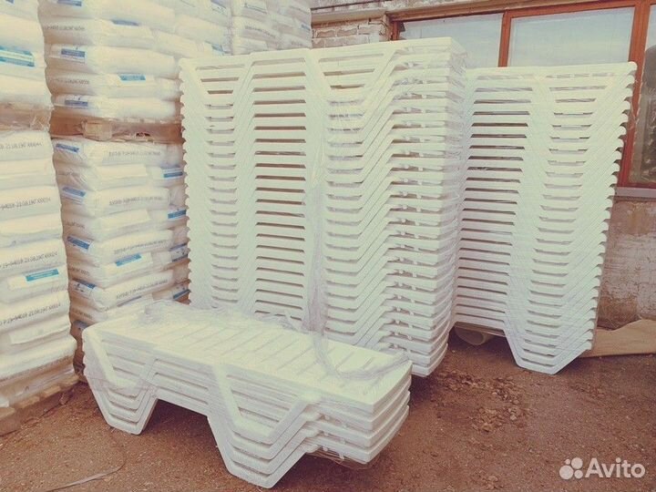 Пластиковый шезлонг лежак пляжный оптом арт 184751