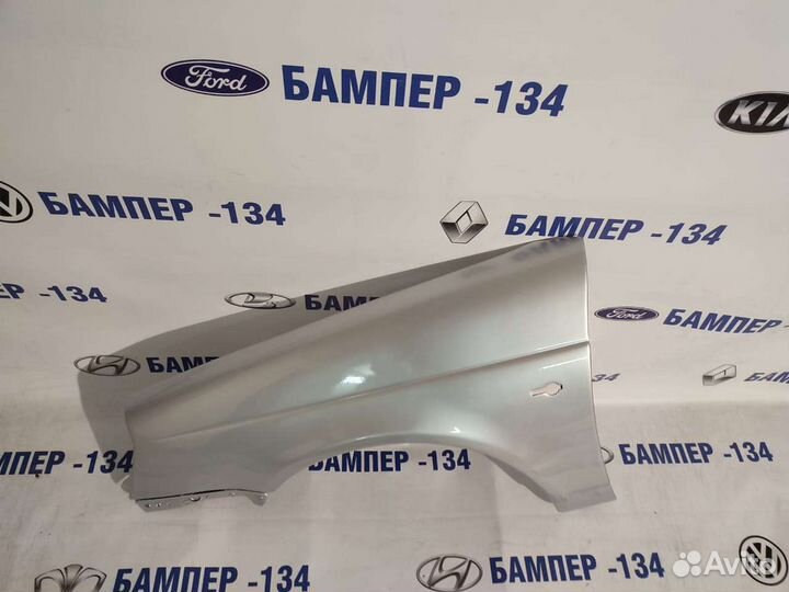 Крыло пластик переднее левое приора серебристый