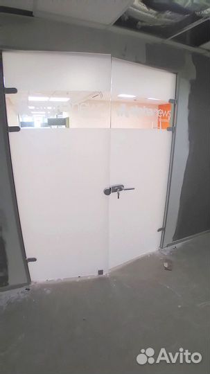 Дверь стеклянная межкомнатная