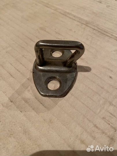 Ответная часть замка двери Volkswagen Passat