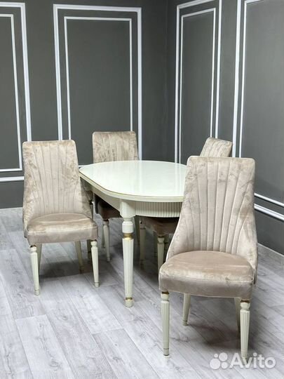 Кухонный стол и стулья комплект