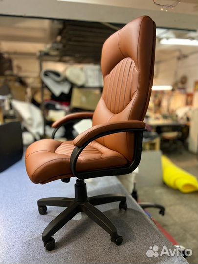 Офисное кресло