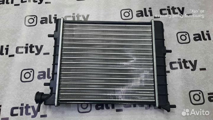 Радиатор охлаждения акцент механика Sat