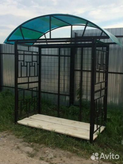 Дровник уличный