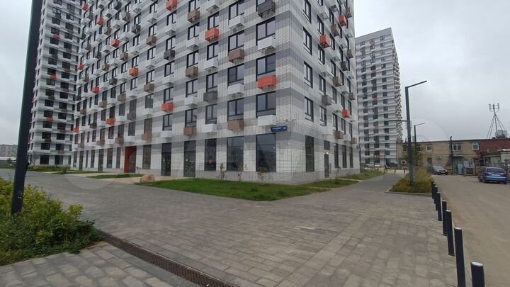 Угловое с витринами 79 м²