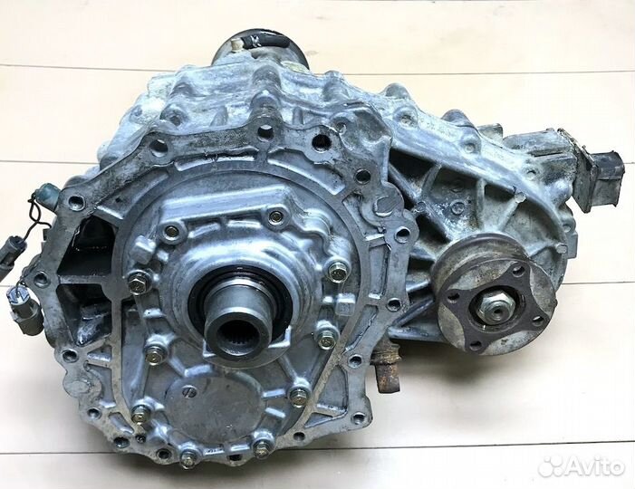 Ниссан PickUp Коробка раздаточная