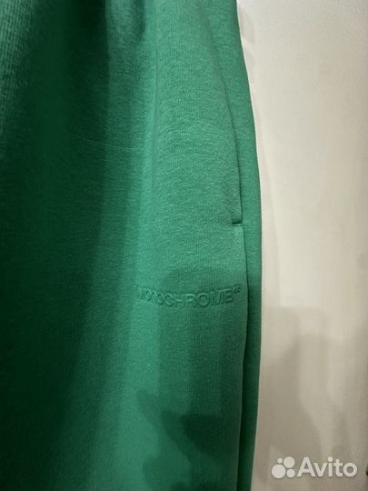 Monochrome костюм