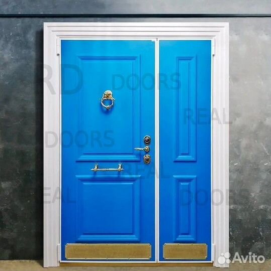 Классическая двустворчатая дверь для частного дома