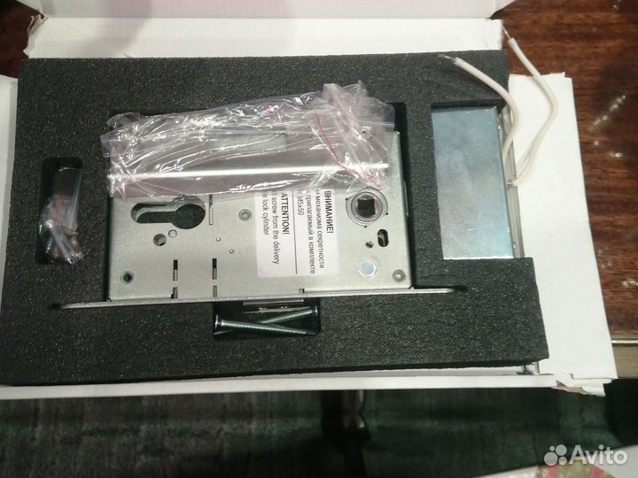 Замок дверной