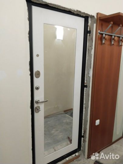 Входная металлическая дверь