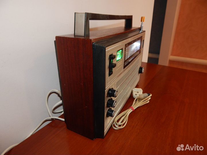 Советский радиоприемник Океан 214 с FM