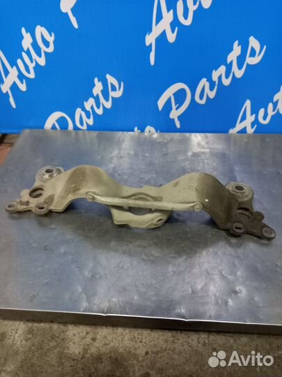 Ауди А4 Б7 Кронштейн АКПП