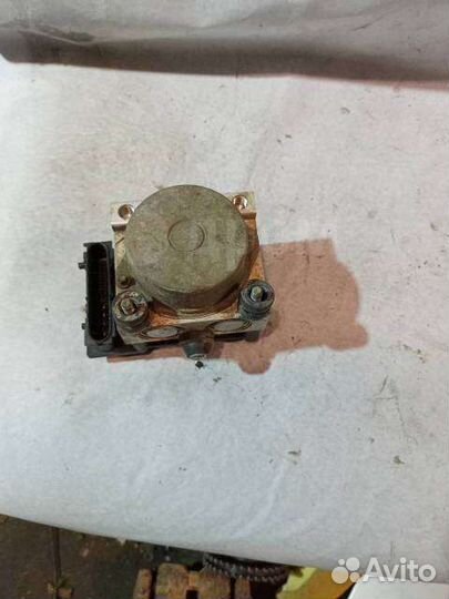 Блок ABS (насос) Nissan Note (E11) 2006-2013